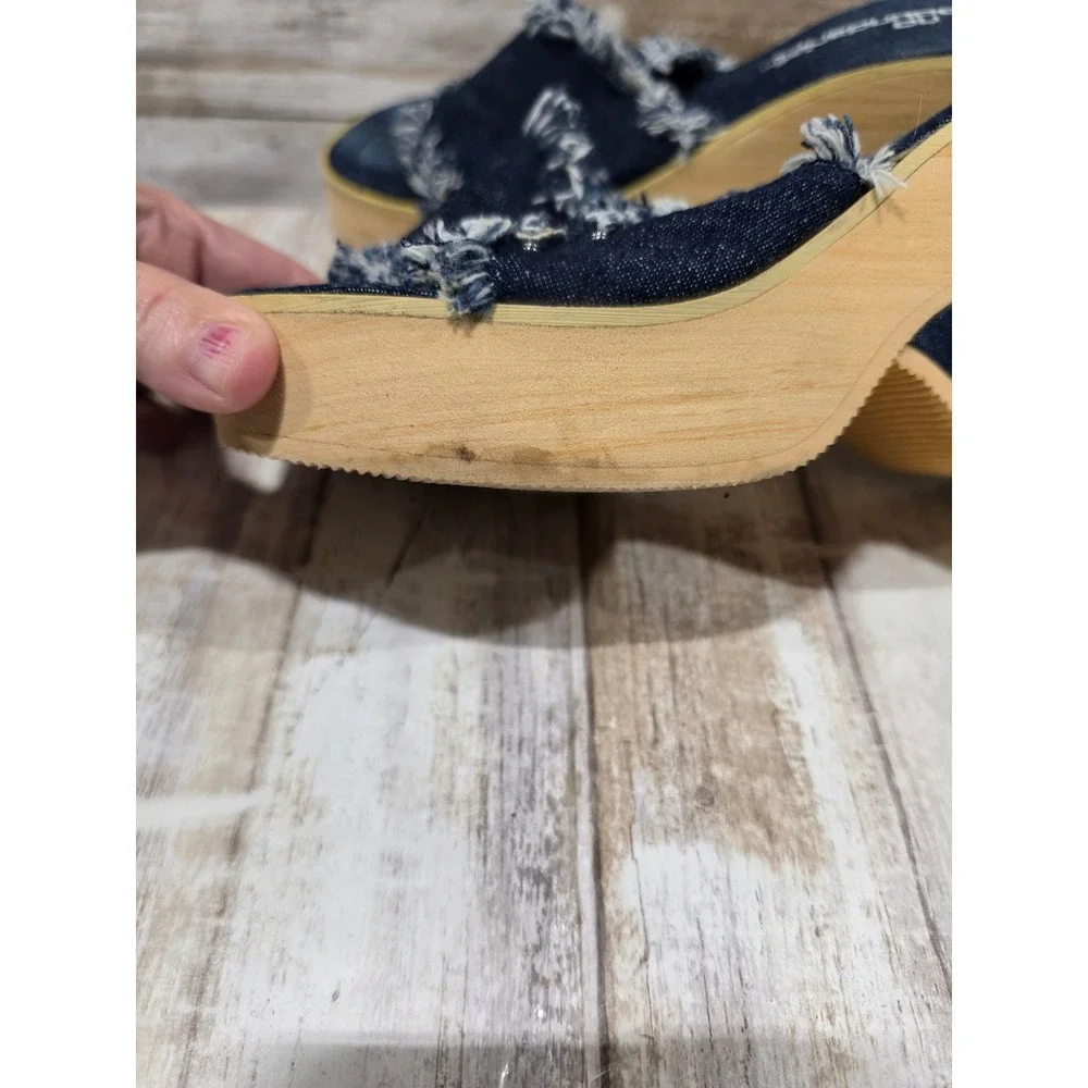 No Boundaries Womens Brittney Denim Frayed Safety Pin Wedge Platform Mules 6.5M